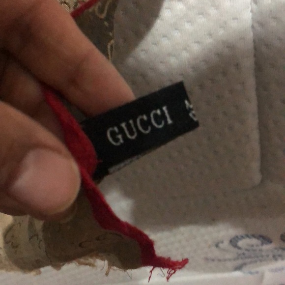 AUTHENTIC GUCCI SILK SHAWL - Picture 5 of 8